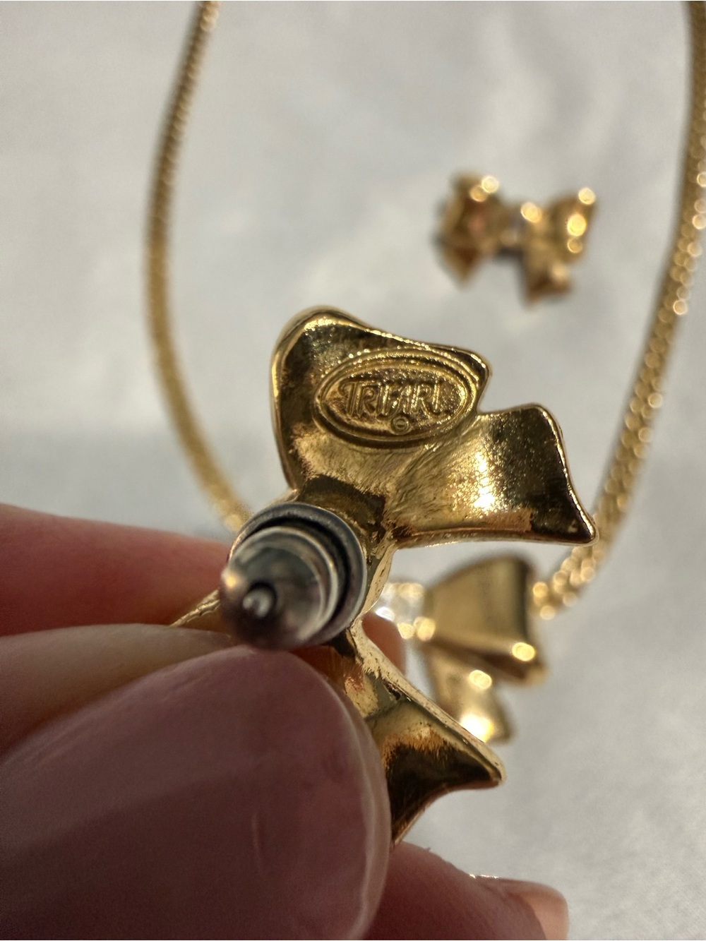 Vintage TRIFARI Bow Necklace & Pierced Earrings Set, Baguette Rhinestone 🦩 - Picture 3 of 4